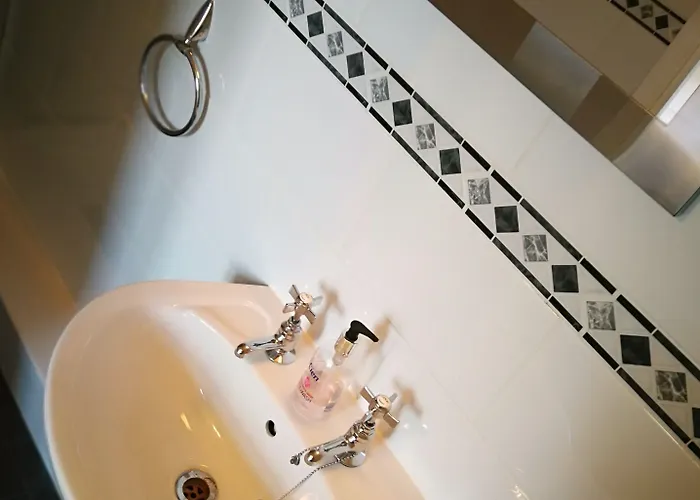 Bed & Breakfast The Grove 4*