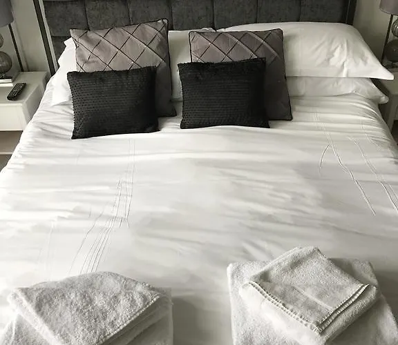 B&B The Grove 휫비