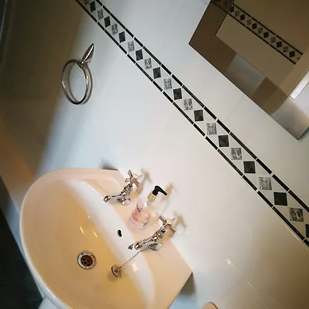 Nocleg ze śniadaniem The Grove 4*