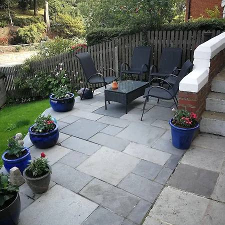 The Grove Nocleg ze śniadaniem 4*