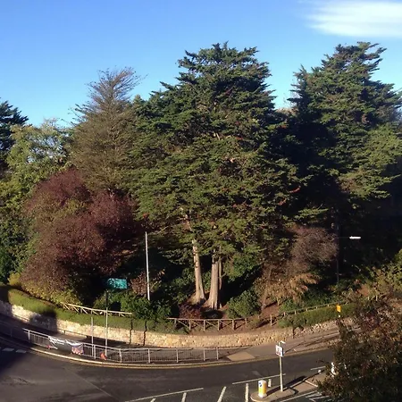 The Grove Nocleg ze śniadaniem