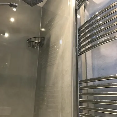 The Grove Nocleg ze śniadaniem